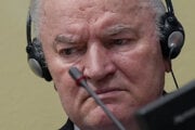 Ratko Mladić na súde v Haagu.