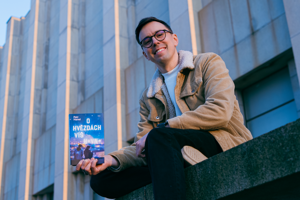 Kniha spisovateľa Petra Hanela hovorí príbeh Markyho, úprimného tínedžera s osobitým humorom, ktorý osloví dievča v MHD a nevedomky tak spustí odpočet. 