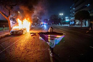 Vedie proti nám vojnu, tvrdia o Trumpovi obyvatelia Los Angeles. Boja sa, čo bude ďalej