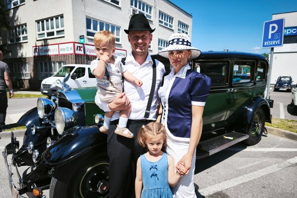 Spoluorganizátor Michal Blaško s vozidlom Packard 901 z roku 1932.