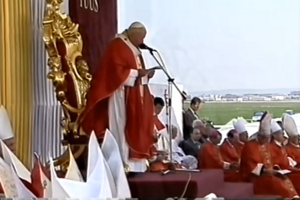 Svätý Ján Pavol II. Veľký v Košiciach svätorečí košických mučeníkov 2. 7. 1995.