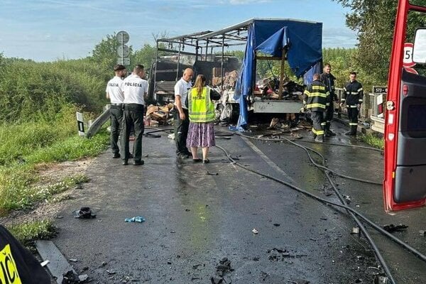 Smrteľná nehoda medzi Kolárovom a Kameničnou má už piatu obeť.