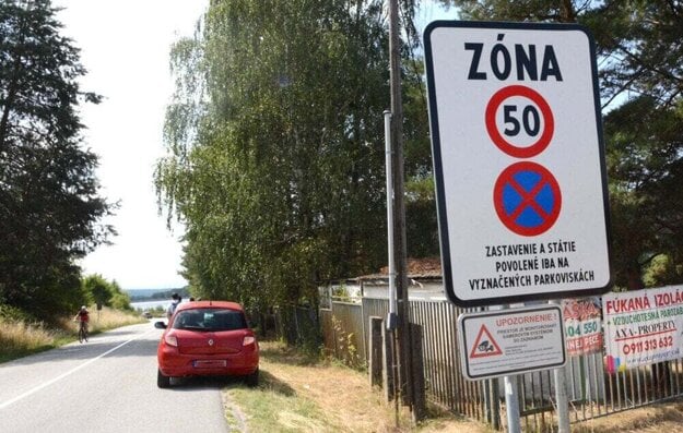 Parkovanie na Bukovci môže vyjsť draho. (zdroj: Judita Čermáková)