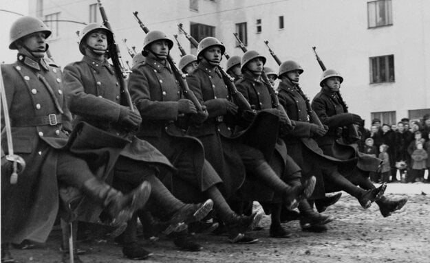 Slovenská armáda bojovala po boku nacistov a sekundovali tomu aj umelci. (zdroj: MV SR, SNA, f. STK, fotogr. č. 5a-5025)