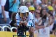 Kevin Vauquelin počas úvodnej časovky na Tour de France 2025.