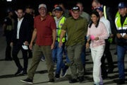 Predseda Národného zhromaždenia Jorge Rodríguez (vľavo), minister vnútra Diosdado Cabello (v strede) a viceprezidentka Delcy Rodríguezová na medzinárodnom letisku Simón Bolívar v Maiquetía vo Venezuele.