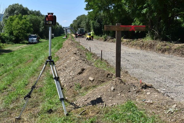 Nový úsek cyklochodníka povedie od cyklolávky ku kúpalisku a priemyselnému parku. 