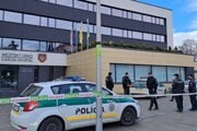 Aj za nahlásenou bombou na radnici v roku 2023 bol ten istý muž.