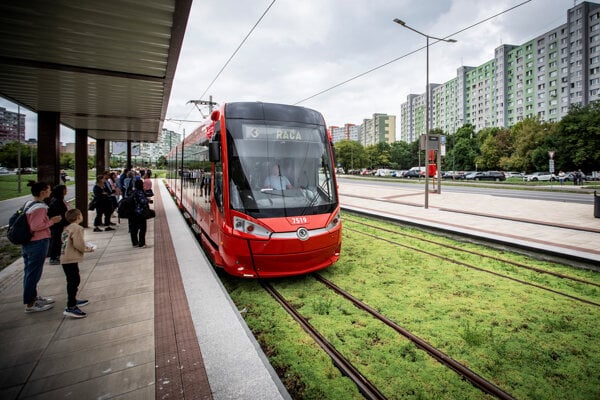 Električka v Petržalke 