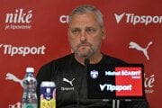  tréner Trnavy Michal Ščasný počas tlačovej konfrencie