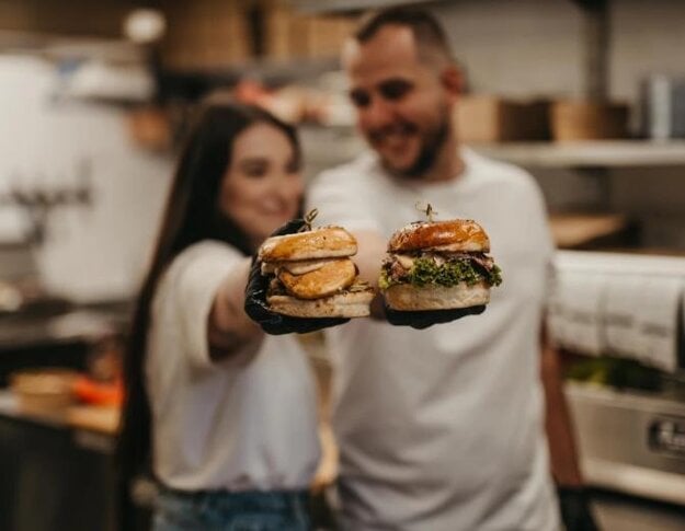 Ak sa chystáš na Oravskú priehradu, Marínu máš po ceste. (zdroj: Instagram/BistroBarMarina)