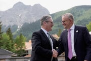 Austrálsky premiér Anthony Albanese so svojím britským náprotivkom Keirom Starmerom