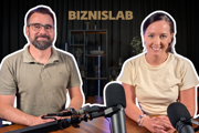 Andrej Kajan a Daniela Marušková v podcaste Biznislab.