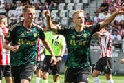 Tomáš Bobček (vpravo) oslavuje gól