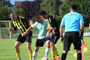 Záber zo stretnutia Želiezovce - Salka 1:2