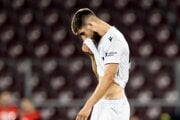 Adrian Zeljkovič dostal červenú kartu v zápase 2. predkola Ligy majstrov Servette - Viktoria Plzeň.