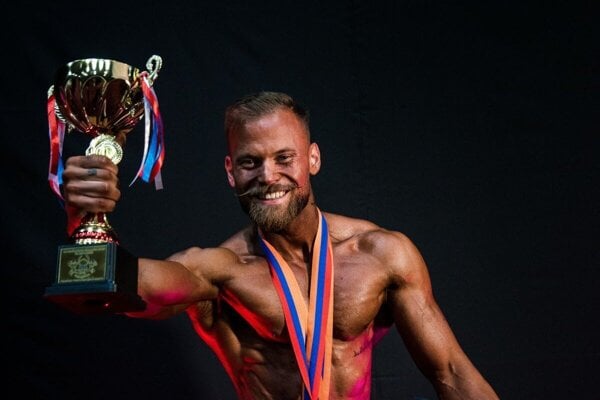 Daniel Smatana na Mr. Universe v Arménsku, kde získal Pro Card. Po tomto víťazstve mu v rebríčku IFBB patrila v kat. Men’s physique desiata priečka na svete.
