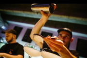 Nájsť bratislavské bary, kde si dáš drink za šesť eur, nebolo jednoduché.
