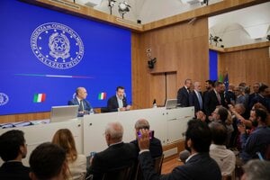 Talianska vláda v stredu definitívne schválila projekt v hodnote 13,5 miliardy eur na výstavbu mosta v Messinskom prielive.