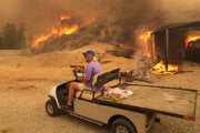 V najmenej desiatich zónach v okresoch Los Angeles a Ventura úrady nariadili evakuáciu.