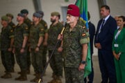 Nový plukovník Juan Antonio Puime Maroto počas slávnostného ceremoniálu odovzdania a prevzatia funkcie veliteľa predsunutého veliteľského prvku Veliteľstva zboru rýchleho nasadenia NATO v Španielsku v Kuchyni.