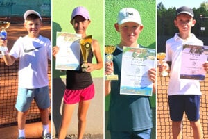 Zľava Sebastián Bohát, Lujza Šebová (obaja TK Slávia SPU Nitra), Engell Nolan Nielsen (TK Skalka Nitra) a Sebastián Szorád (TK Slávia SPU Nitra). 