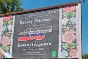 Reklamný bilbord informujúci o Slovenských národných slávnostiach v Báčskom Petrovci pri Novom Sade. 
