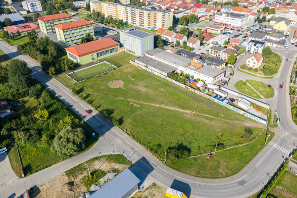 V areáli spojenej školy v Kysuckom Novom Meste vyrastú nové športoviská.