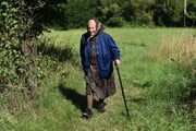 Mária Čopáková na ceste na vyhliadkovú vežu. 