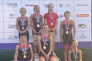 Všetci medailisti MPK Dolný Kubín v rámci žiackych majstrovstiev Slovenska.