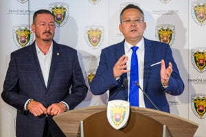 Šetrenie u daniarov? Prudký nárast vedúcich a odmeny za 1,4 milióna eur