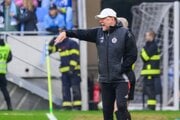 Tréner Vladimír Weiss st. na lavičke ŠK Slovan Bratislava.