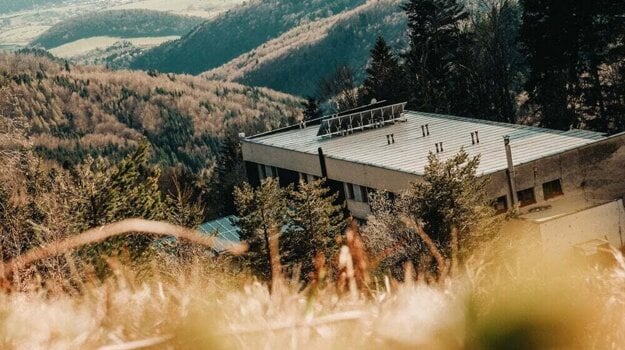 Pohľad na hotel Šport. (zdroj: FB/Ski Lysá)