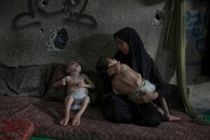 Správa organizácie OSN po prvýkrát oficiálne potvrdila hladomor v meste Gaza