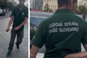 Agresívny muž útočil za bieleho dňa na frekventovanom námestí.