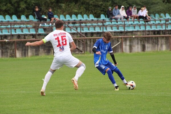 Za obratom Zuberca zavelil 16-ročný Adam Vidiečan (pri lopte).