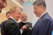 Zľava Vladimir Putin, Narendra Modi a Si Ťin-pching. 