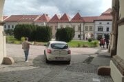Odvoz busty do múzea v Levoči. 