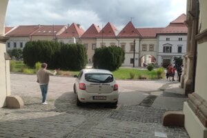 Machala poúčal z novinárskej etiky, spochybnil historičku. Ako vrátili bustu do Levoče