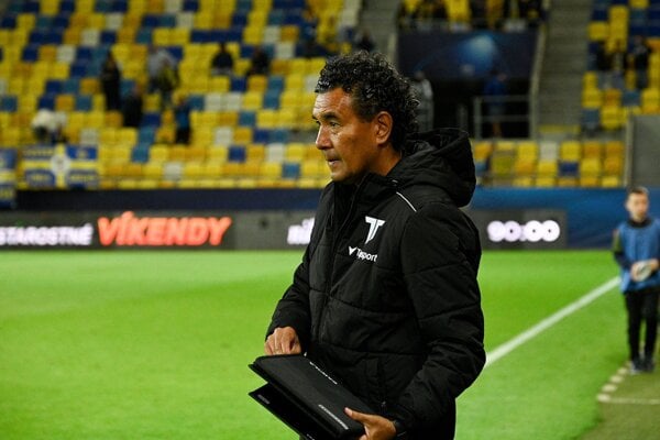 Tréner Ricardo Moniz. 