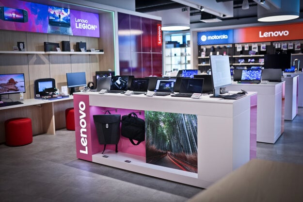 Datacomp dnes predáva počítače veľkých svetových výrobcov. (zdroj: Lukáš Klčo)