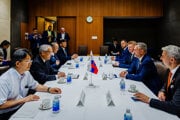 Prezident Peter Pellegrini (druhý sprava) a viceprezident obchodnej komory Keidanren Makato Takashima (druhý zľava) počas návštevy Japonska prezidentom pri príležitosti osláv Národného dňa Slovenskej republiky na svetovej výstave EXPO 2025, ktorá sa koná v Osake. 