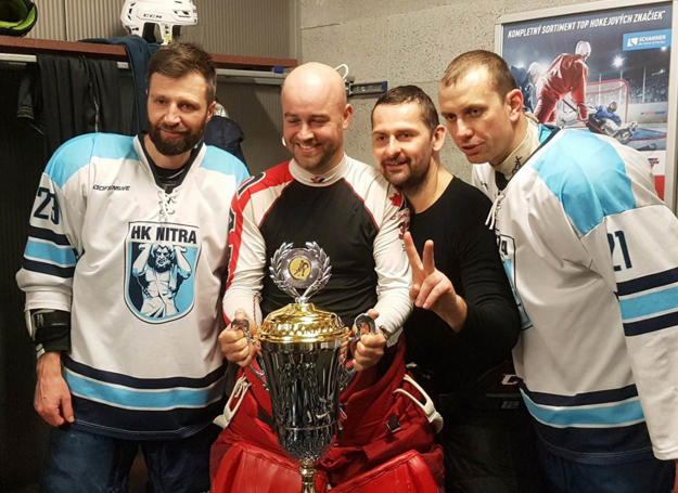 Tomáš Chrenko (vľavo) a Miroslav Kováčik (vpravo) - medzi nimi Stanislav Petrík a Jaroslav Jacko - dotiahli Nitru aj k titulu na MS veteránov 2017. (zdroj: asp)
