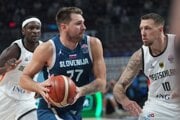 Luka Dončič v zápase Nemecko - Slovinsko vo štvrťfinále ME 2025