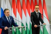 Šéf ruskej spoločnosti Rosatom Alexej Lichačev a maďarský minister zahraničných vecí Péter Szijjártó počas rokovaní v Budapešti v novembri 2023.