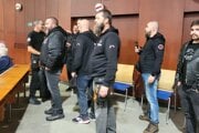 Brat za brata prišli podporiť petíciu za zachovanie pamätníka.
