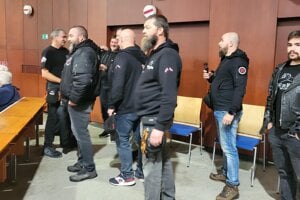 Prišli Brat za brata, padli slová o streľbe. Košický pamätník oplotia, zistia cenu za sťahovanie
