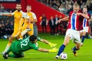 Erling Haaland a Cristian Avram.