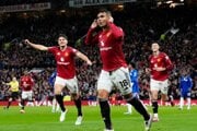 Casemiro oslavuje gól v zápase Manchester United - Chelsea