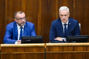 Koaliční poslanci Róbert Puci a Ján Ferenčák (obaja Hlas).